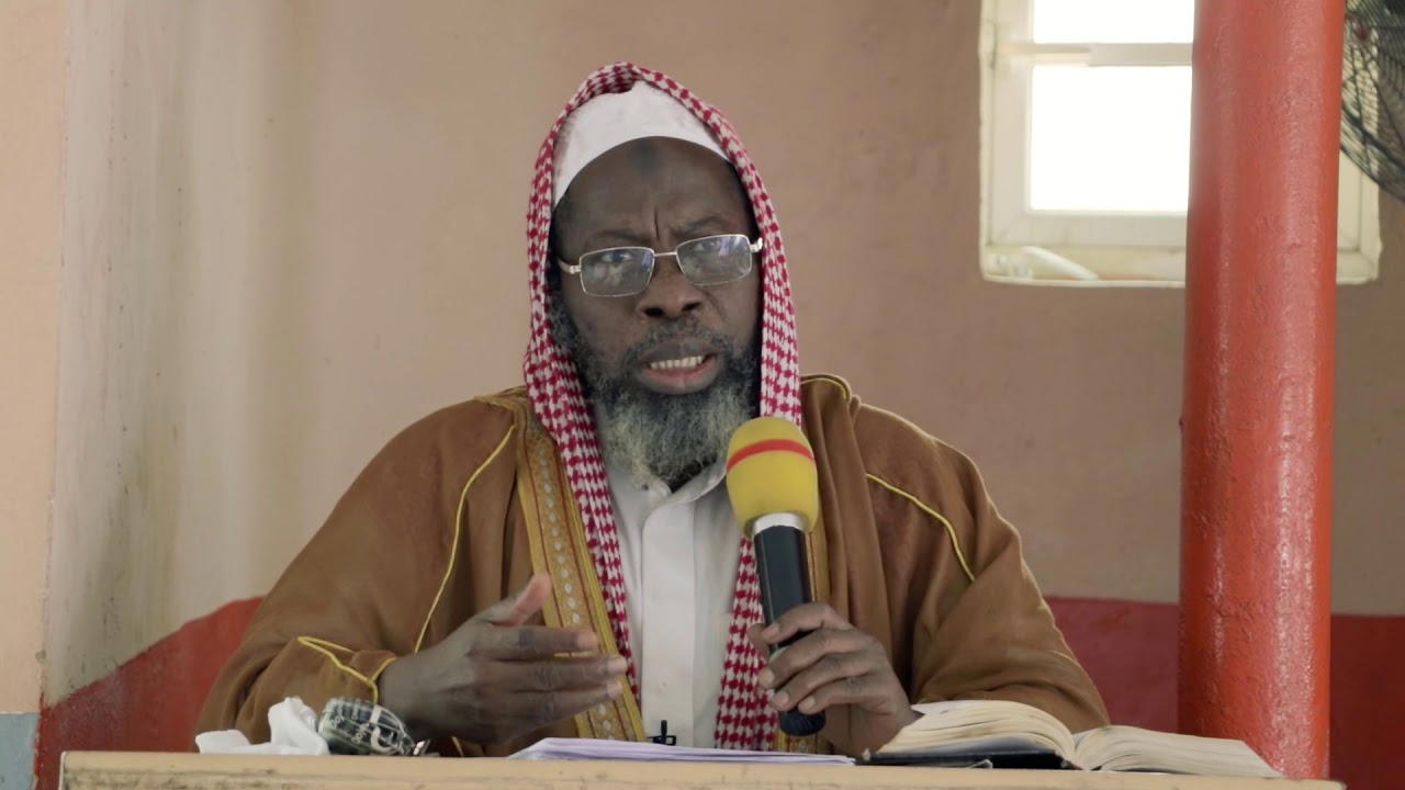 Shaykh Dhikrullah Shafi'i addressing the community